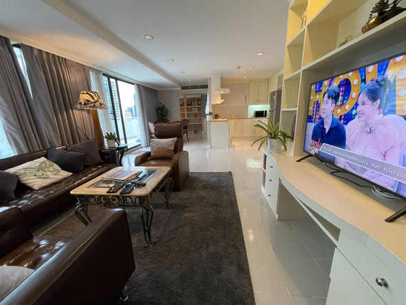 bedroom and living room of Supalai Place Condominium Sukhumvit 39