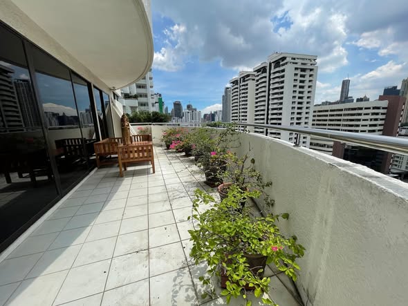 Supalai Place Condominium Sukhumvit 39