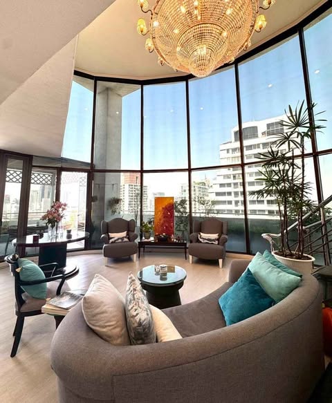 living room of Supalai Place Condominium Sukhumvit 39