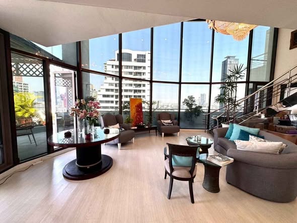 living room of Supalai Place Condominium Sukhumvit 39