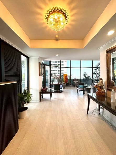living room of Supalai Place Condominium Sukhumvit 39