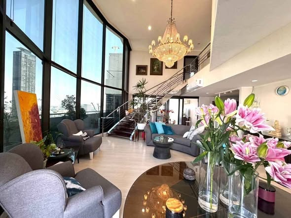 living room of Supalai Place Condominium Sukhumvit 39