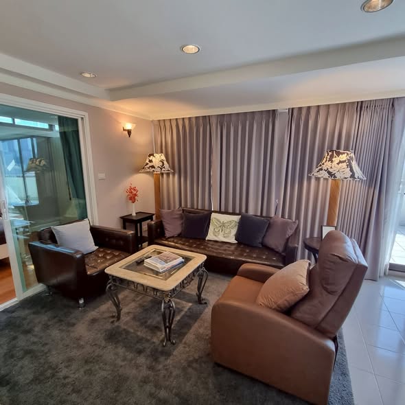 living room and bedroom of Supalai Place Condominium Sukhumvit 39