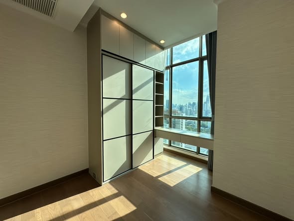 room interior of Supalai Place Condominium Sukhumvit 39