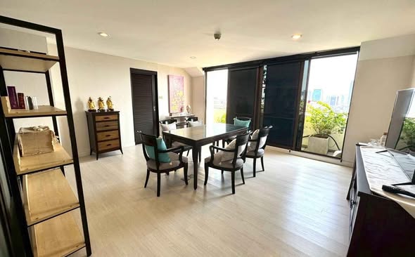 room interior of Supalai Place Condominium Sukhumvit 39