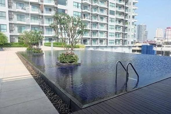 pool of Supalai Premier Ratchathewi