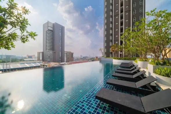 pool of Supalai Veranda Ramkhamhaeng Building C