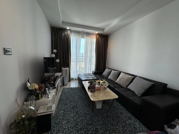 living room and bedroom of Supalai Wellington
