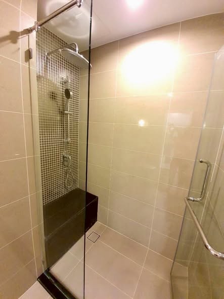 room interior and bathroom of Supalai Wellington
