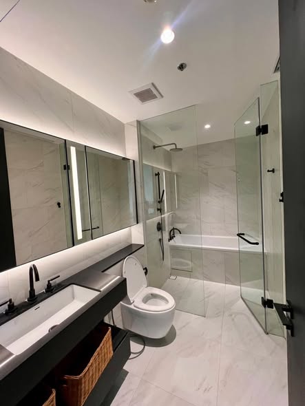 bathroom of Tait Sathorn 12