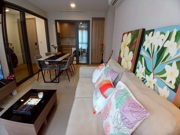 bedroom and living room of TAKA HAUS ทากะ เฮาส์