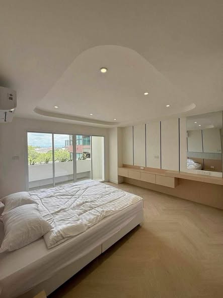 bedroom of Thaweephol Tower