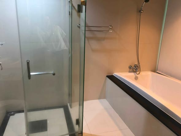 room interior and bathroom of The Address Chidlom