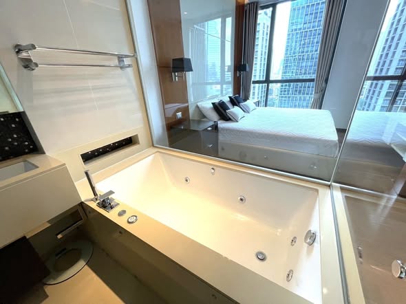 bathroom of The Address Sukhumvit 28