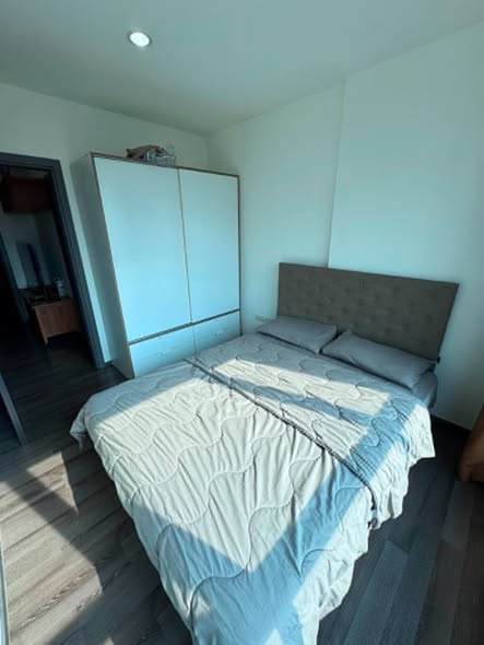 bedroom and room interior of The Base Park East