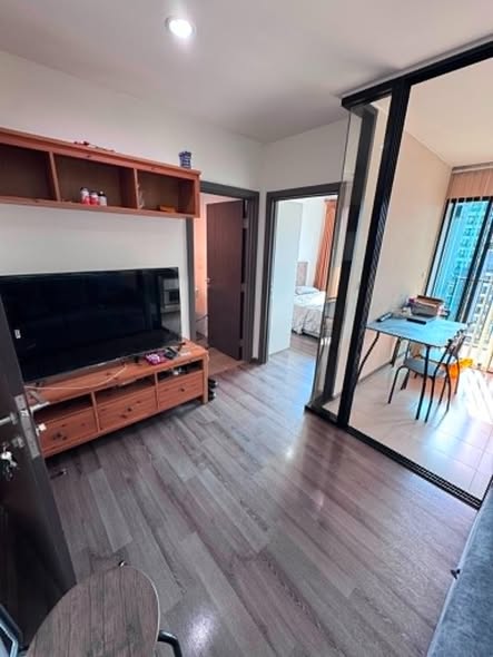 bedroom and room interior of The Base Park East