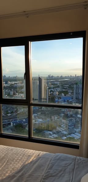 bedroom of THE BASE Park West – Sukhumvit 77