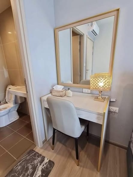 bathroom of THE BASE Phetchaburi-Thonglor เดอะ เบส เพชรบุรี – ทองหล่อ