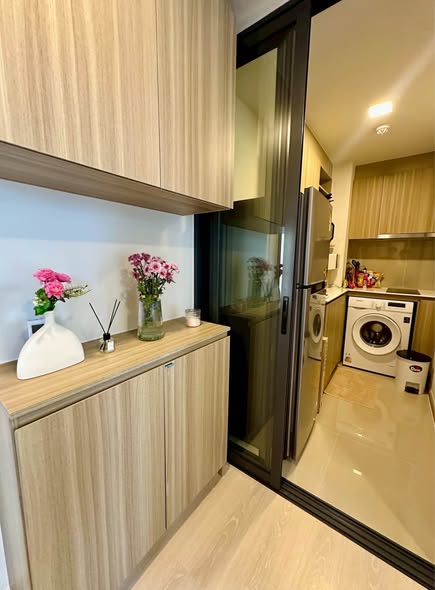 room interior and bathroom of เดอะ เบส ไรส์ | THE BASE Rise