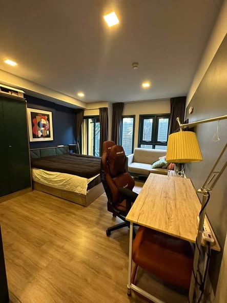 bedroom of THE BASE Sukhumvit 50