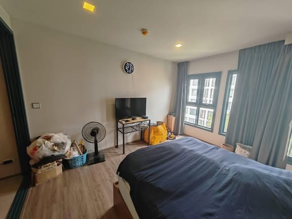bedroom of THE BASE Sukhumvit 50