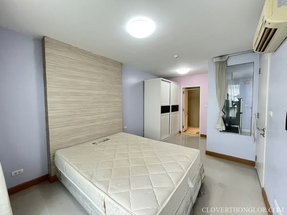 bedroom of The Clover
