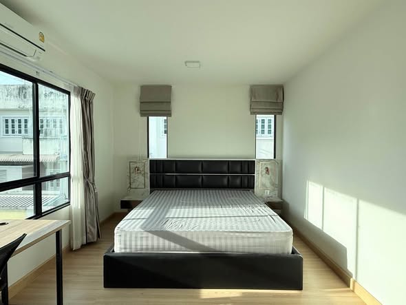 bedroom of The Connect UP 3