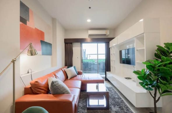 living room of The Crest Sukhumvit 34