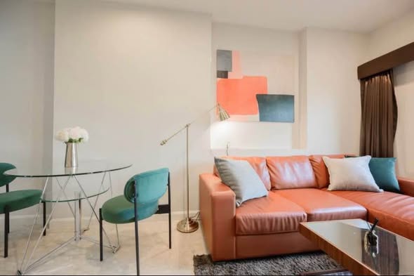 living room of The Crest Sukhumvit 34