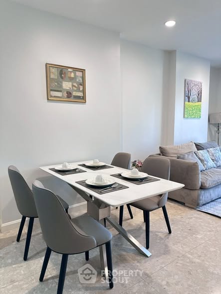 living room and room interior of The Crest Sukhumvit 34
