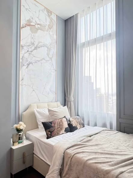 bedroom of The Diplomat 39