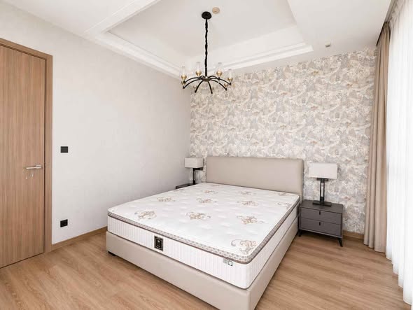 bedroom of The Diplomat 39