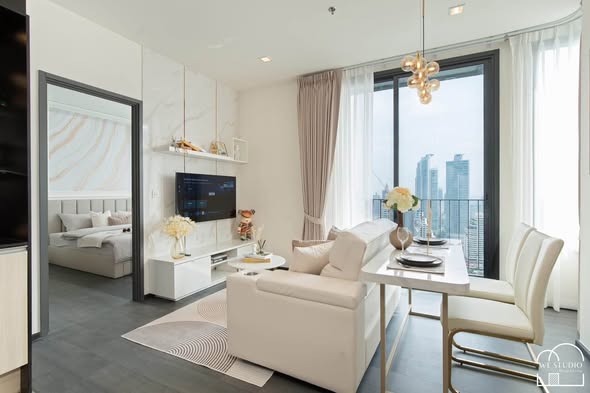 bedroom and living room of The Edge Sukhumvit 23