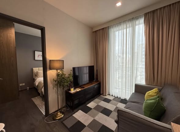 bedroom and living room of The Edge Sukhumvit 23