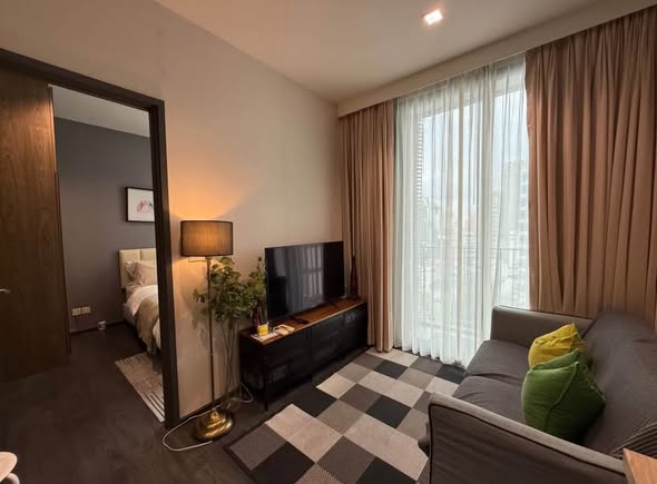 bedroom and living room of The Edge Sukhumvit 23