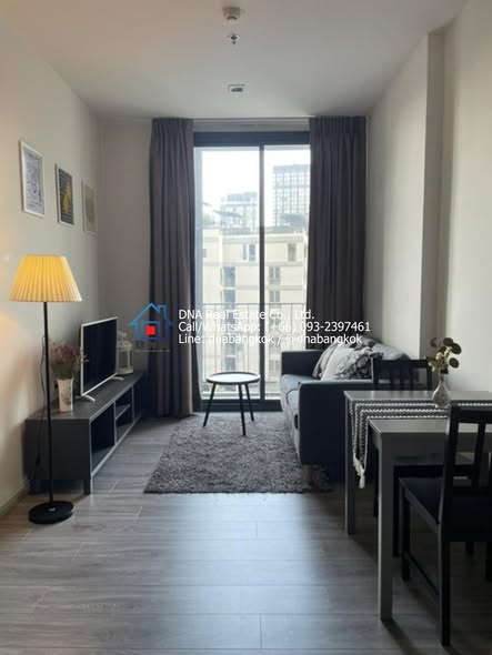 living room of The Edge Sukhumvit 23