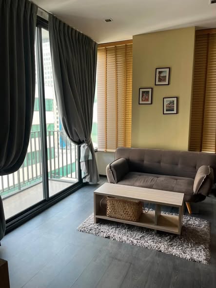 living room and bedroom of The Edge Sukhumvit 23