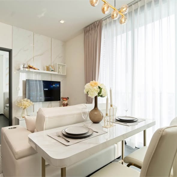 living room and room interior of The Edge Sukhumvit 23