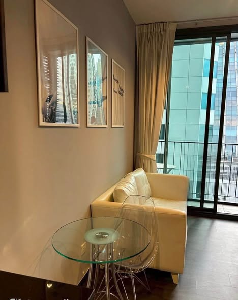 living room and room interior of The Edge Sukhumvit 23