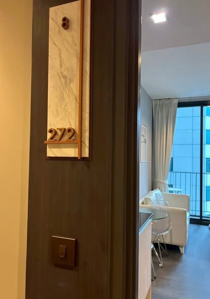 room interior and bathroom of The Edge Sukhumvit 23