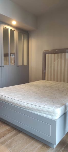 bedroom of The Editor Saphan Khwai