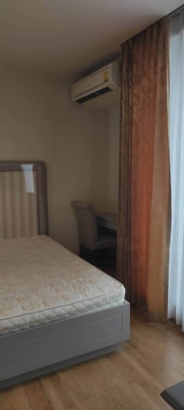 bedroom of The Editor Saphan Khwai