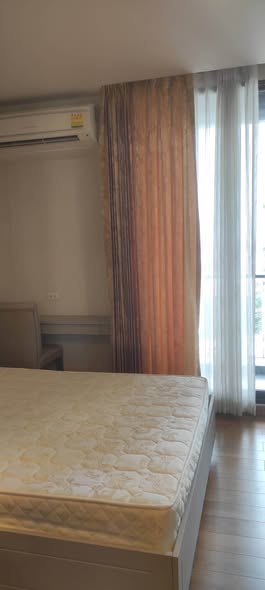 bedroom of The Editor Saphan Khwai