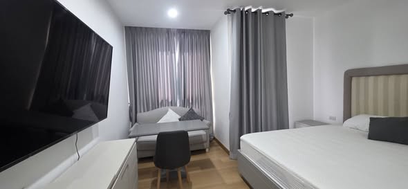 bedroom of The Editor Saphan Khwai