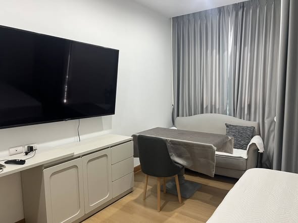 living room and bedroom of The Editor Saphan Khwai