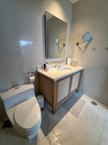 bathroom of The Emporio Place