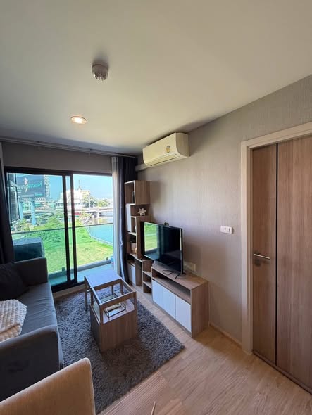 bedroom and room interior of The Excel Hideaway Sukhumvit 50