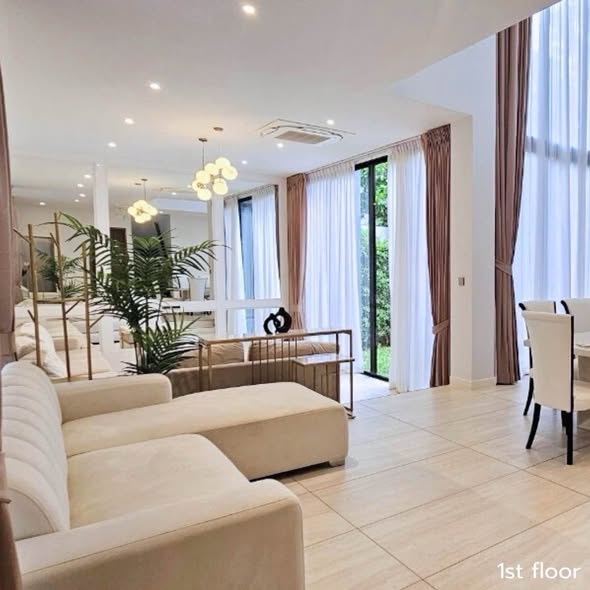 living room and bedroom of The Gentry Phatthanakan 2 เดอะ เจนทริ พัฒนาการ 2