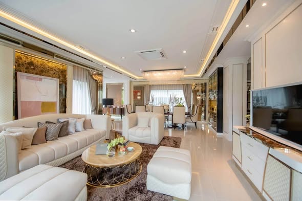 bedroom and living room of เดอะ แกรนด์ ลักซ์ บางนา-สวนหลวง THE GRAND LUX BANGNA- SUANLUANG