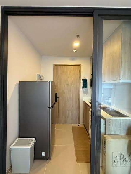 room interior and bathroom of The Hudson